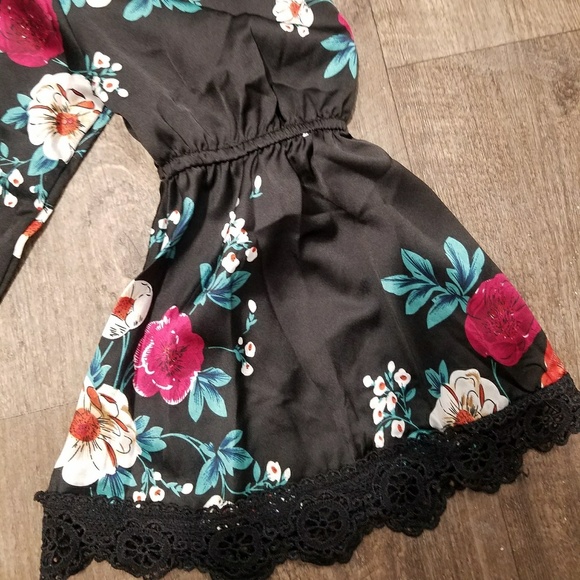 NWT Wild about Flowers satin top - Picture 3 of 7